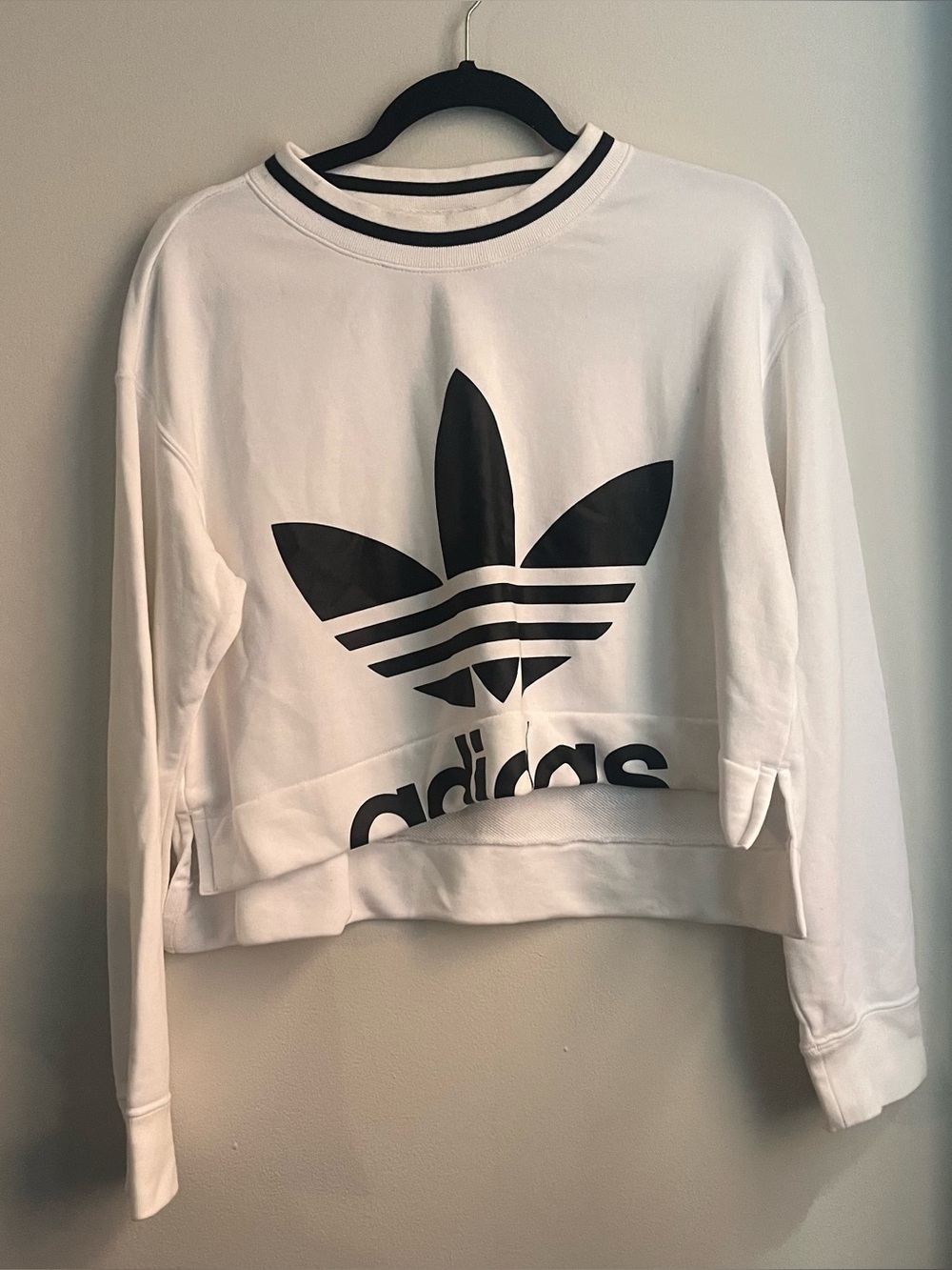 {Adidas} 🔷 crop sweater